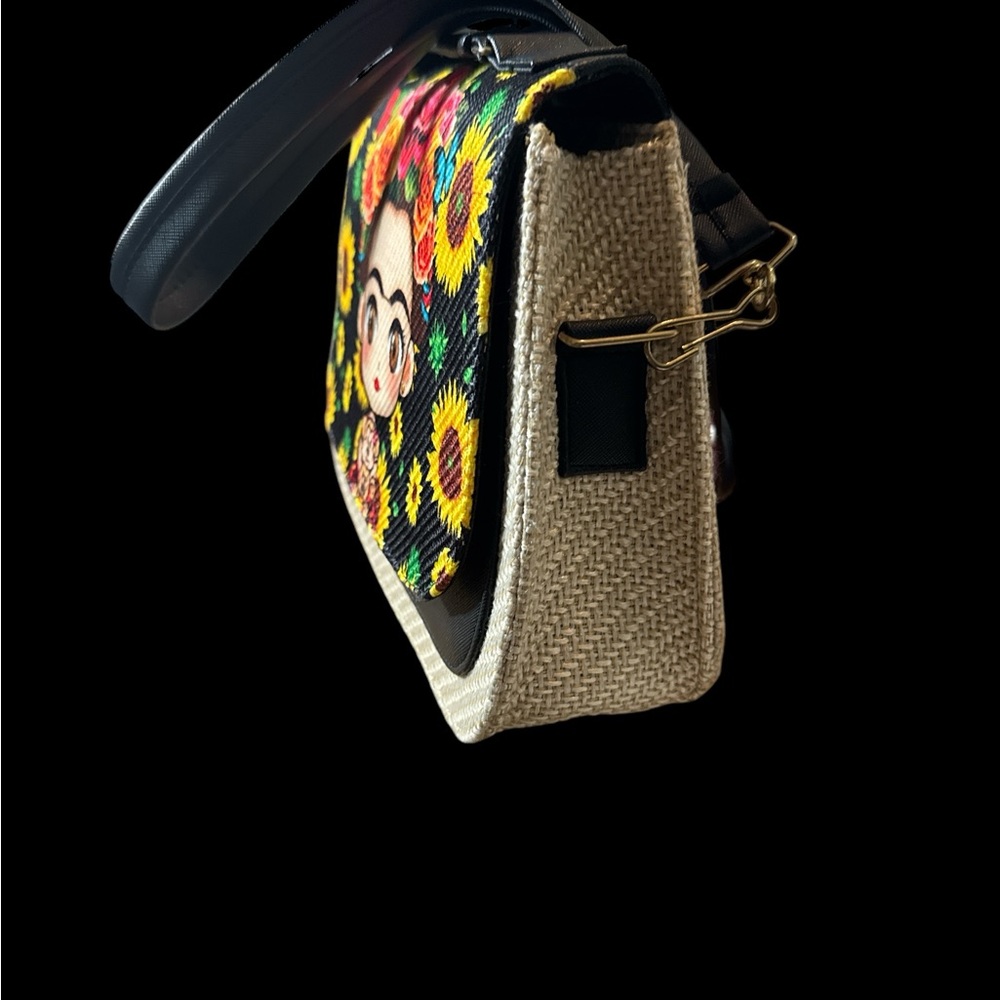 Frida Kahlo Handmade Mexican Artisan Straw Crossbody Purse. (5-M) - Picture 4 of 7